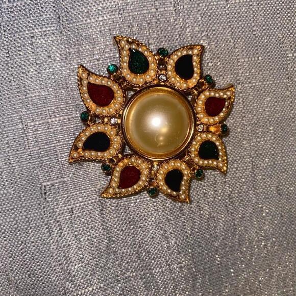 Kenneth J Lane star shaped gem brooch with Pearl. - Picture 4 of 4